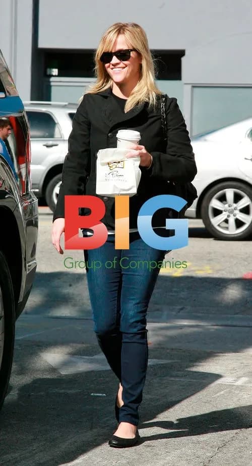 Reese Witherspoon Stops for Treat in Beverly Hills