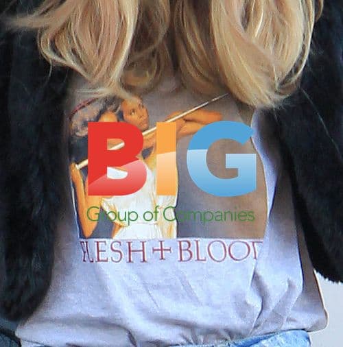 Elle Macpherson on School Run in London