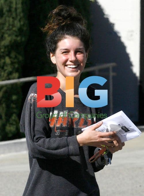 Shenae Grimes Visits Samy's Camera