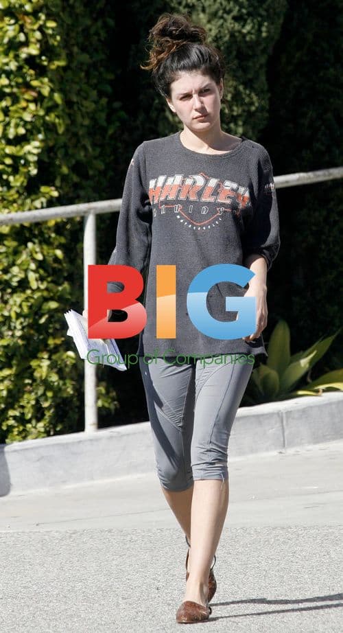 Shenae Grimes goes natural in LA