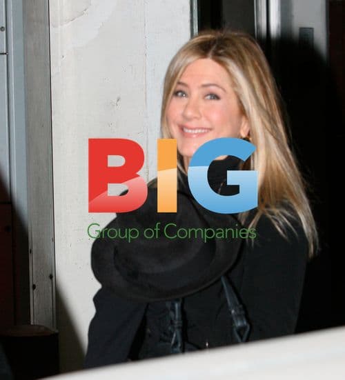 Jennifer Aniston Getting Hair Done