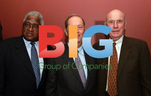 Hall of Famers Pose with Former Senator