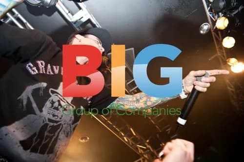 Vanilla Ice Performs in Belfast