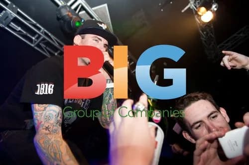 Vanilla Ice Performs in Belfast