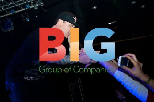 Vanilla Ice Performs in Belfast