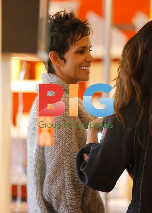 Halle Berry Visits Pene e Vino Restaurant