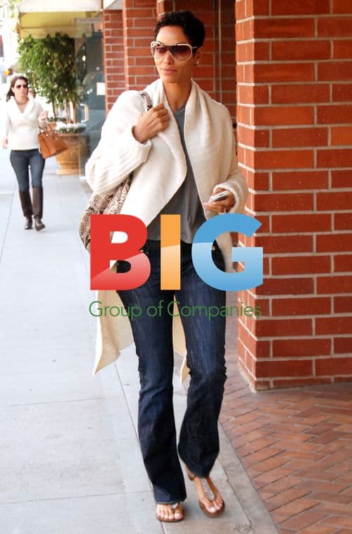 Nicole Murphy leaves nail salon in Ferrari