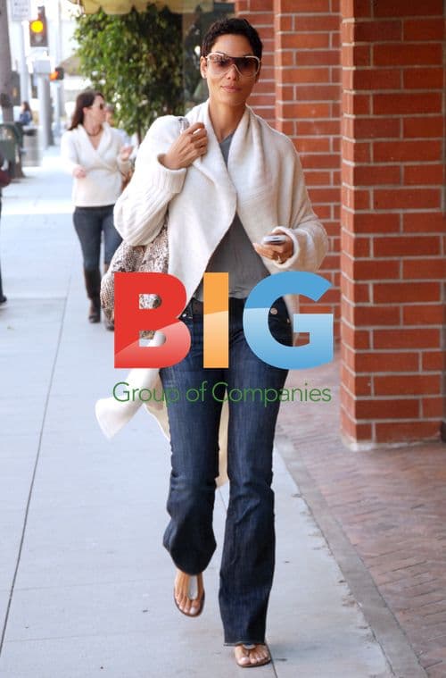 Nicole Murphy Leaves Nail Salon in Ferrari