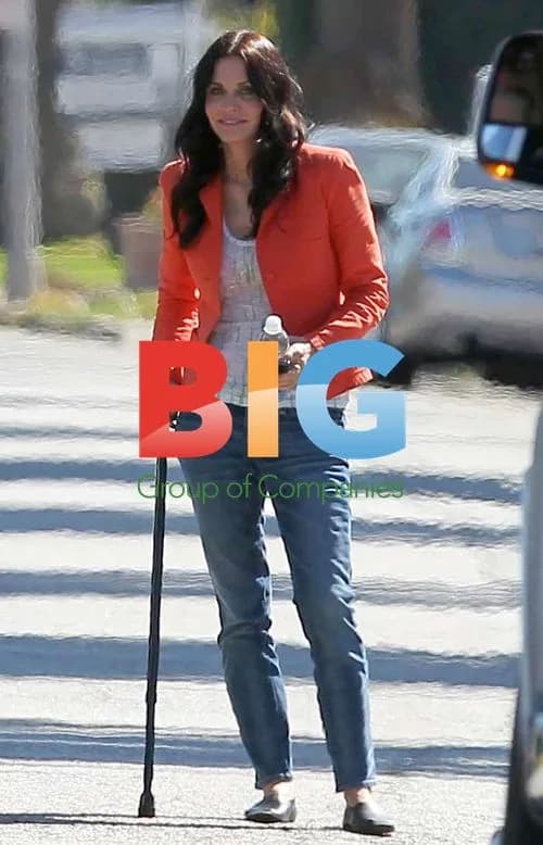 Courteney Cox on Cougar Town Set