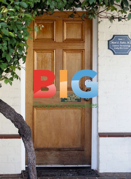 Gwen Stefani Visits Dermatologist