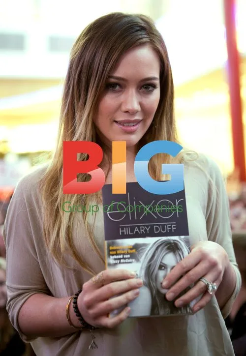 Hilary Duff Signs 'Elixer' Books in Antwerp