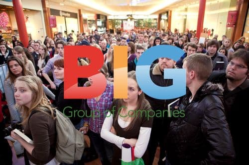 Hilary Duff signs books in Antwerp