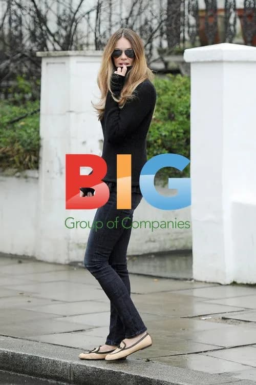 Celebs Elle Macpherson and Claudia Schiffer After School Run