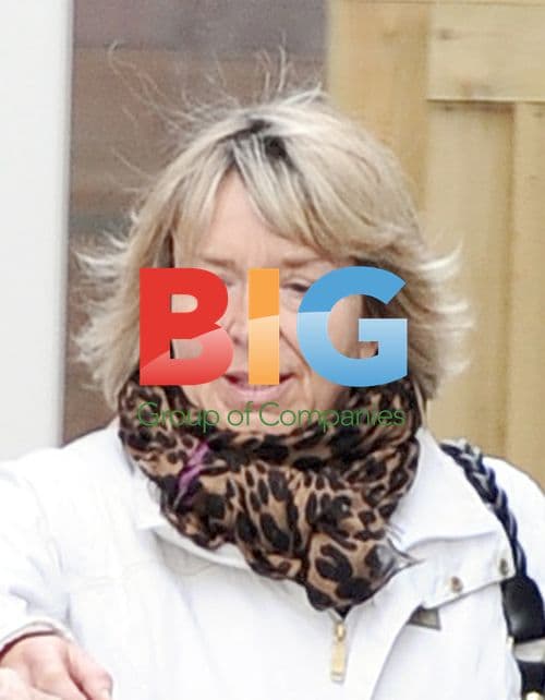 Fern Britton arrives at vet with cat