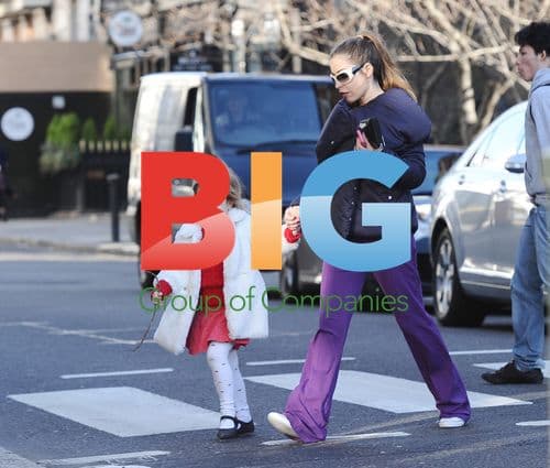 Elen Rivas and Daughter Luna Visit Hairdresser