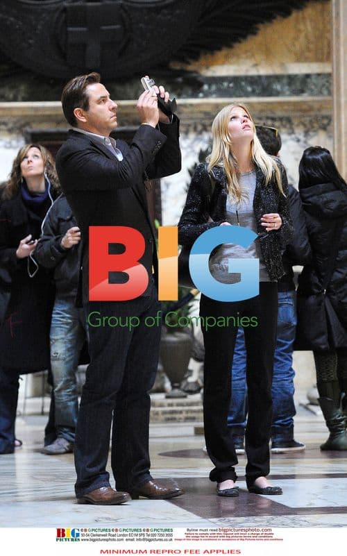 Lara Stone and David Walliams in Rome