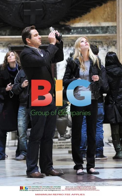 Lara Stone and David Walliams in Rome
