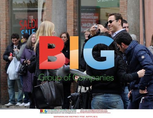 Lara Stone and David Walliams in Rome