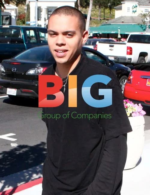 Evan Ross Shopping in Hollywood