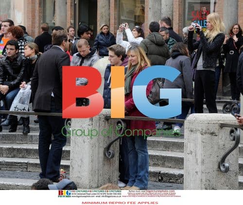 Lara Stone and David Walliams in Rome