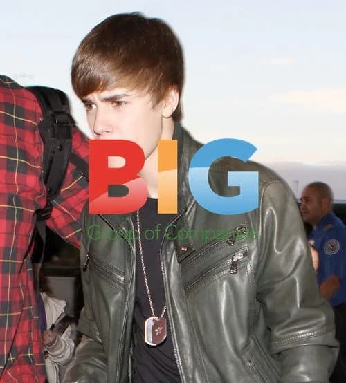 Justin Bieber Visits In-N-Out Burger Before LAX