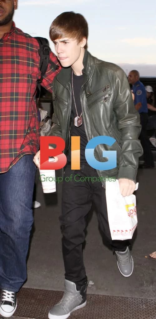 Justin Bieber Stops at In-N-Out Before LAX