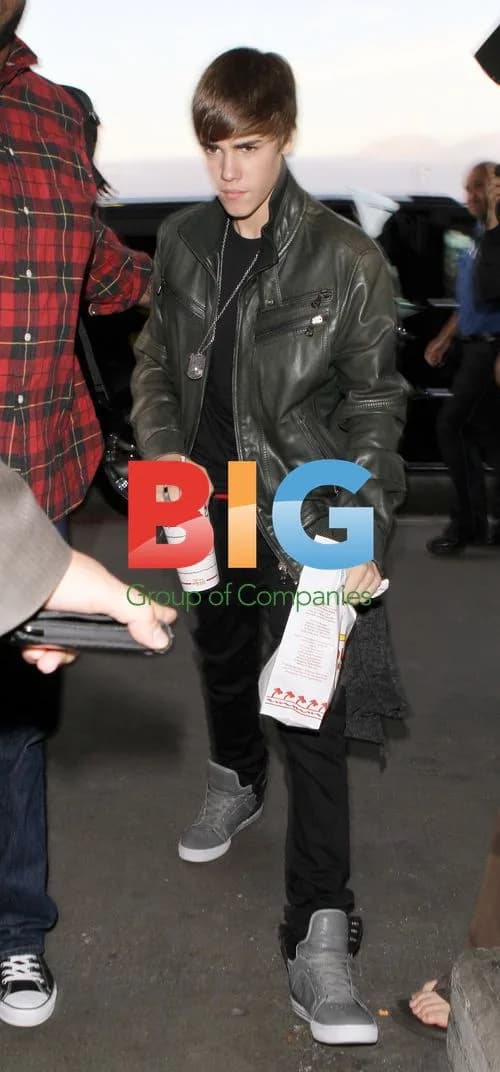 Justin Bieber Visits In-N-Out Burger