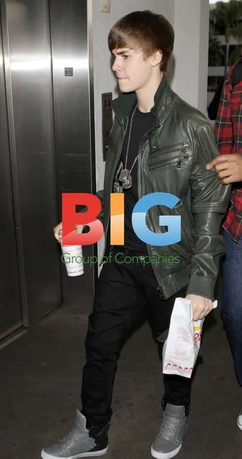 Justin Bieber Stops at In-N-Out on Way to LAX