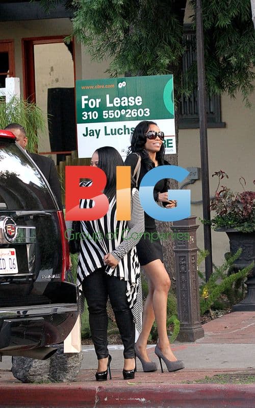 Beyonce, Kelly, and Solange Celebrate Kelly\'s 30th