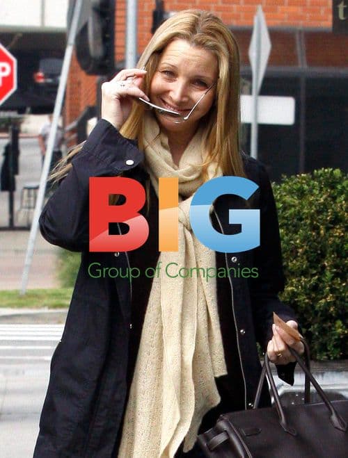 Lisa Kudrow Leaving Tavern in Brentwood