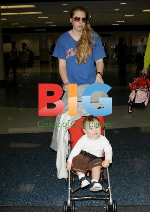 Kailyn Lowry with baby Issac and boyfriend