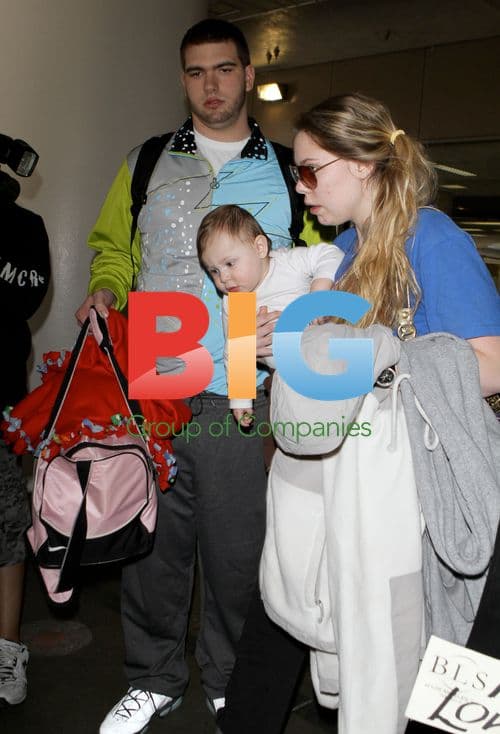 Kailyn Lowry with baby Issac and boyfriend