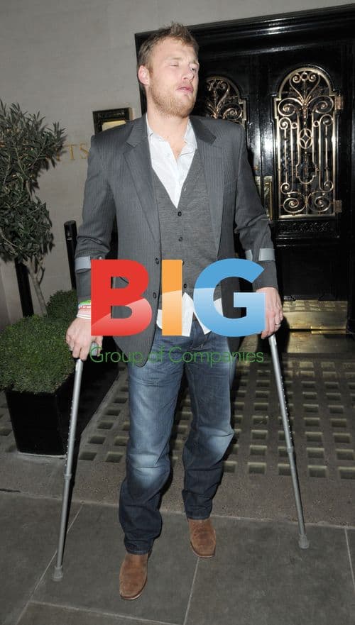 Freddie Flintoff leaves restaurant on crutches