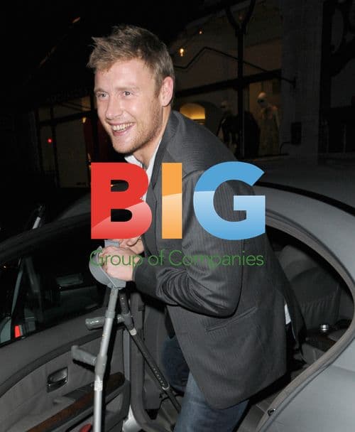 Ex-Cricketer Freddie Flintoff Leaves Restaurant on Crutches
