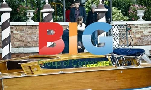 Ben Affleck Takes Taxi Tour in Venice