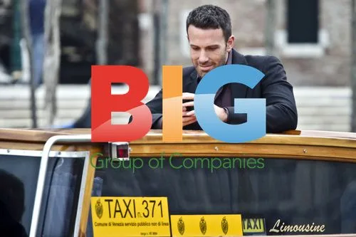Ben Affleck Takes Taxi Tour in Venice