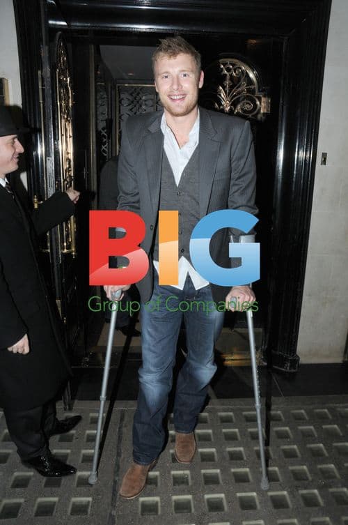Freddie Flintoff Leaves Restaurant on Crutches