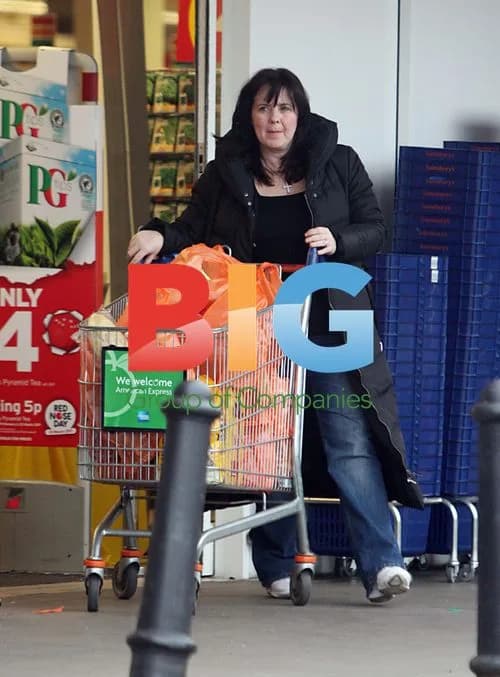 Coleen Nolan Shops for George Foreman Grill
