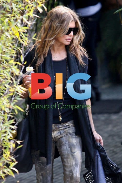 Fergie Visits 'The Coral Tree' Restaurant