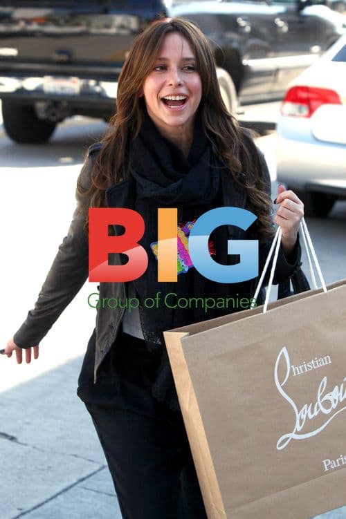 Jennifer Love Hewitt Celebrates Birthday