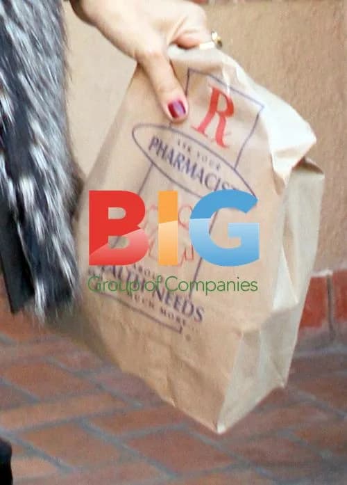 Rachel Zoe Picks Up Medicine at Pharmacy