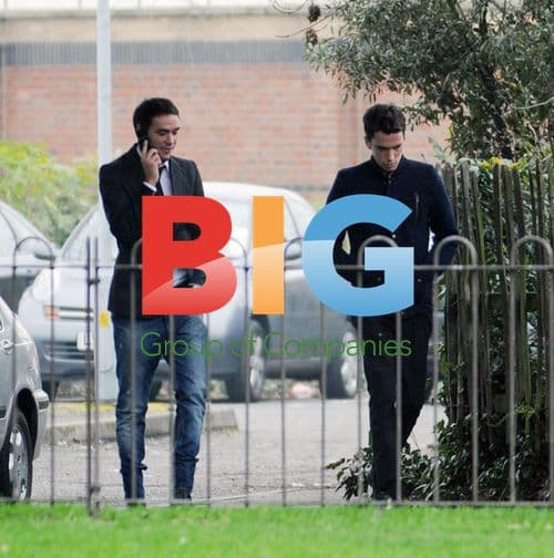 Tweed, Wright and Tweed Arrive at Court