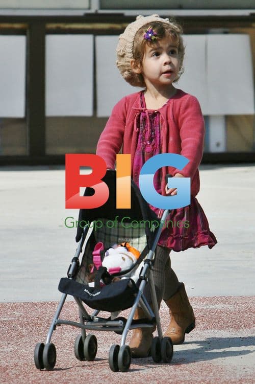 Jessica Alba and daughter Honor at playground