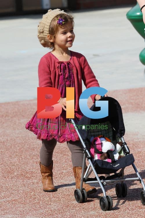 Jessica Alba and daughter Honor play at playground