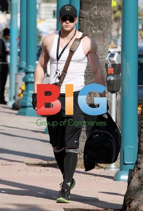 Kellan Lutz Heads to the Gym