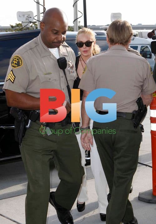 Lindsay Lohan Arrives at Court