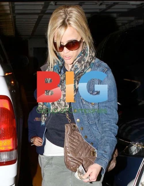 Reese Witherspoon takes Deacon to the dentist