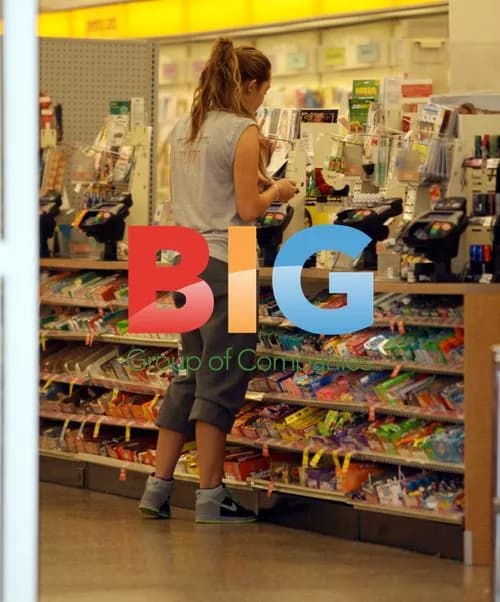 Miley Cyrus Shopping in Rain