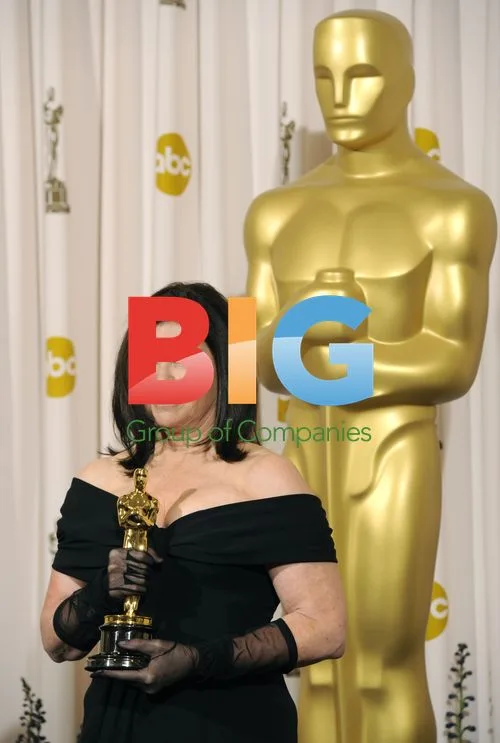 Colleen Atwood Poses with Oscar
