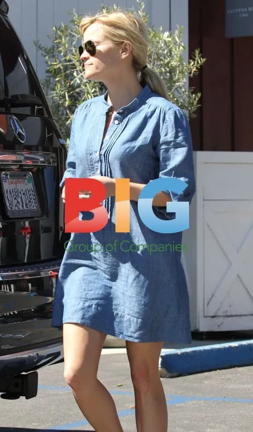 Reese Witherspoon in Tiny Dress